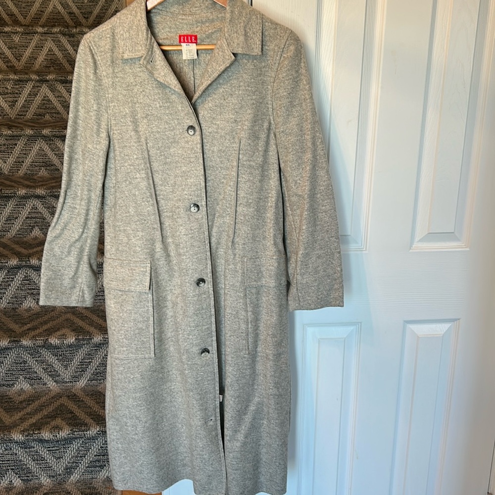 Elle wool coat with raw edges and buttons down the front and large pockets